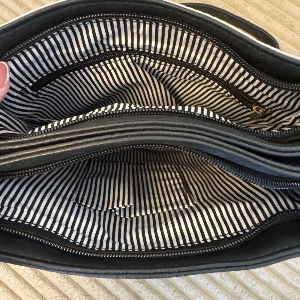 BNWOT | Parisian Leather Crossbody Bag - Picture 7 of 9